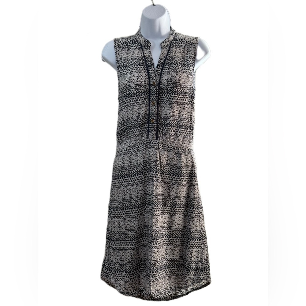 Sleeveless Black and White Patterned Dress